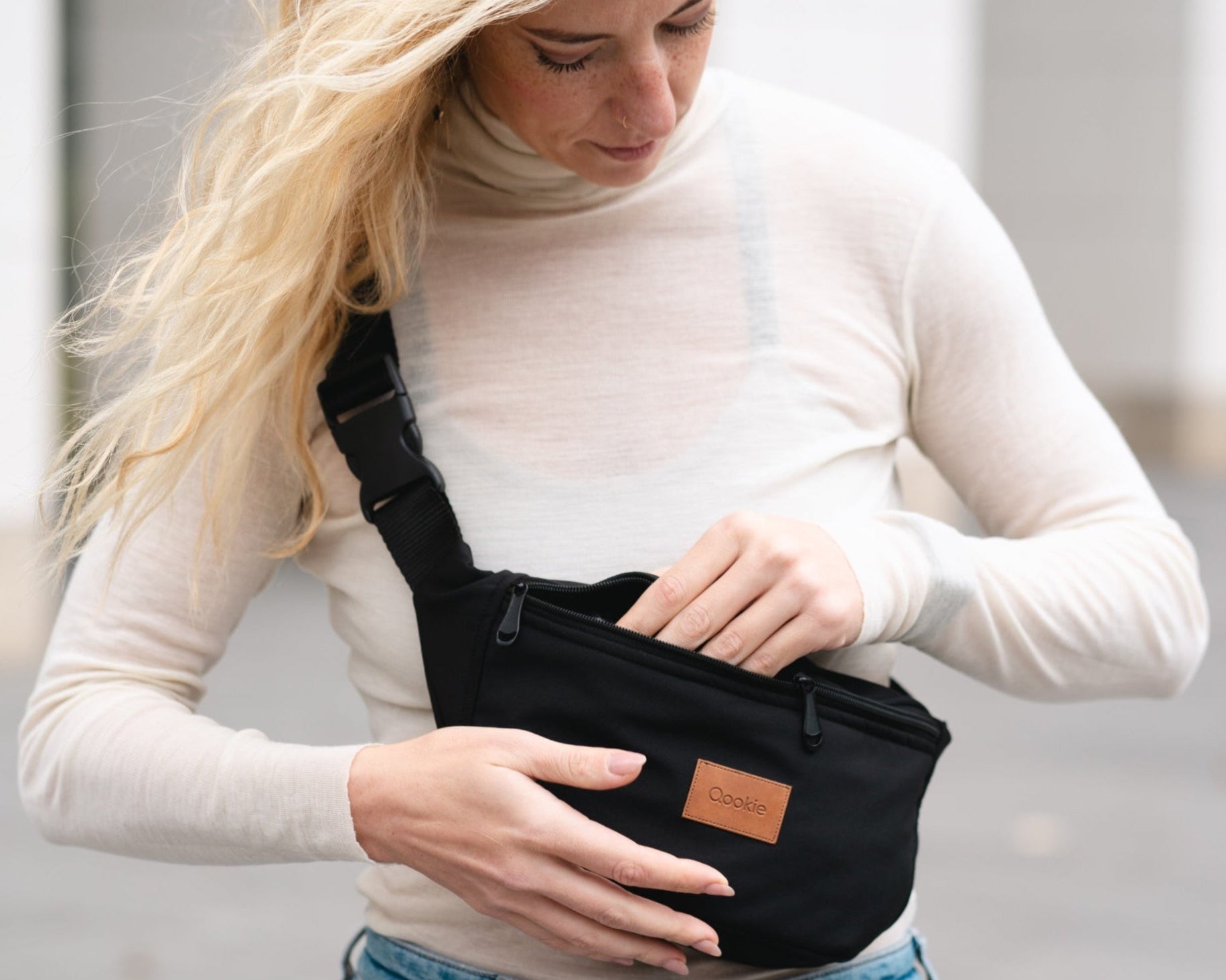 Qookie Sling Bag - Black