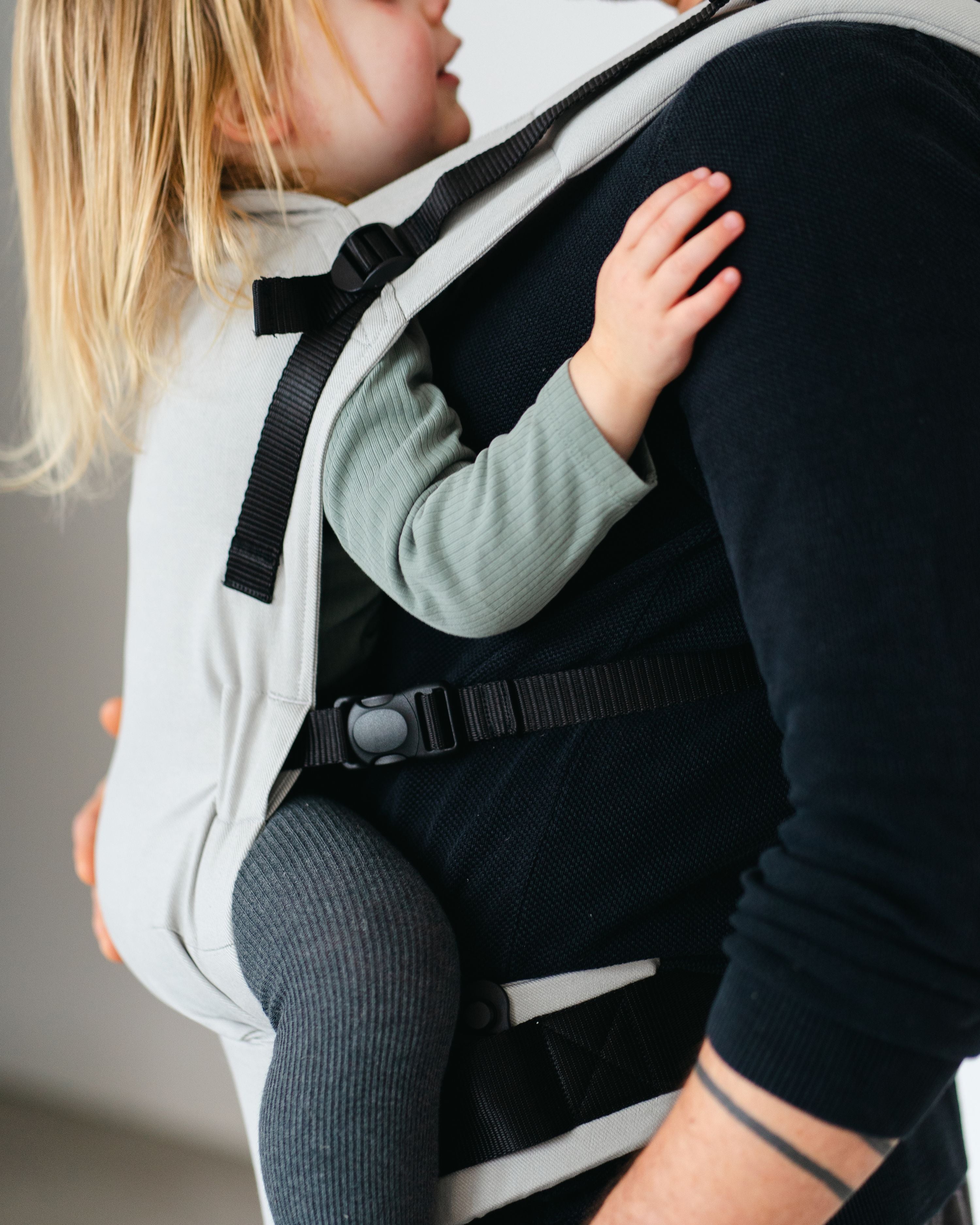 Qookie Ultimo - Toddler Carrier - Grey