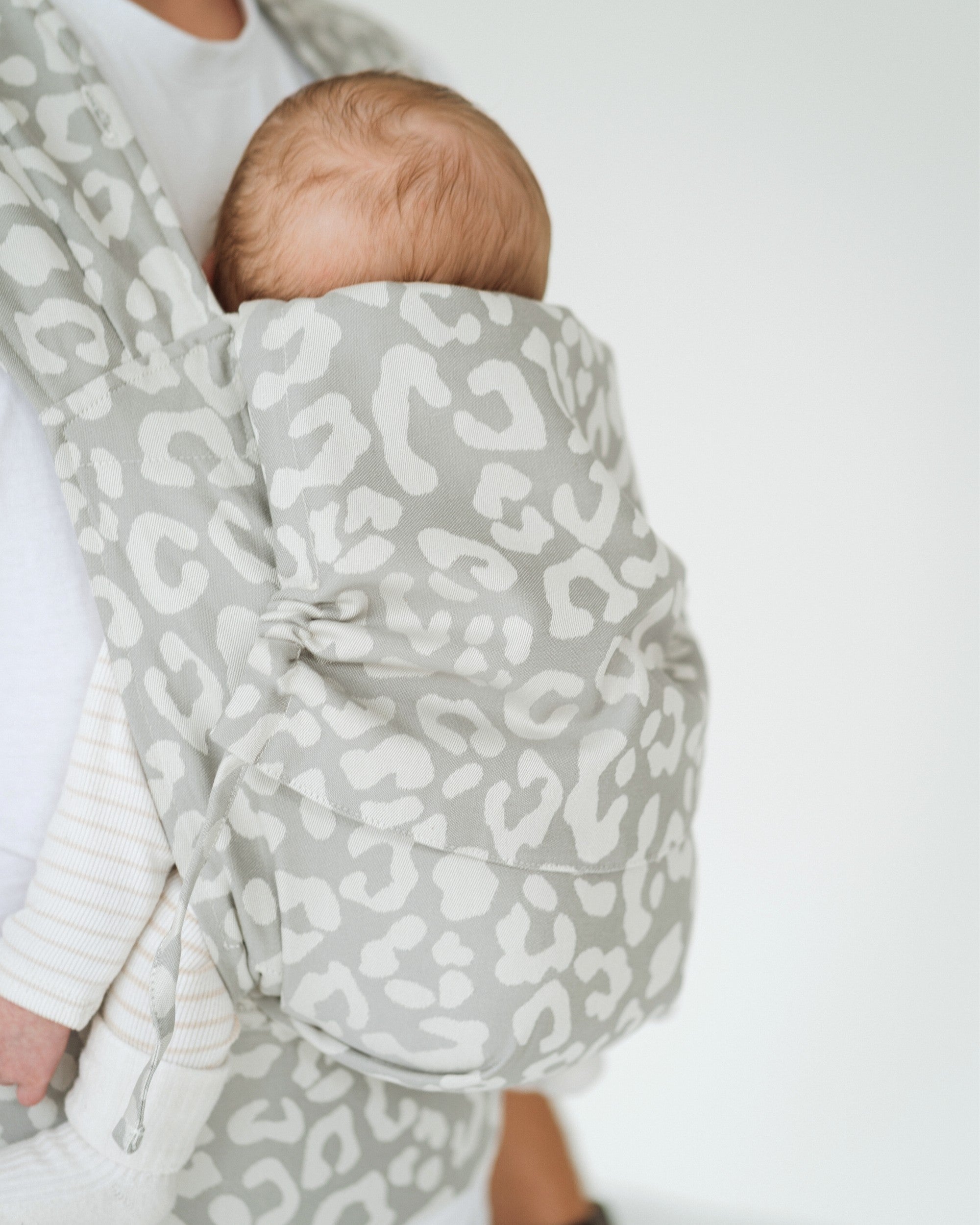 Qookie Vario - Full Buckle Baby Carrier - Leo Grey