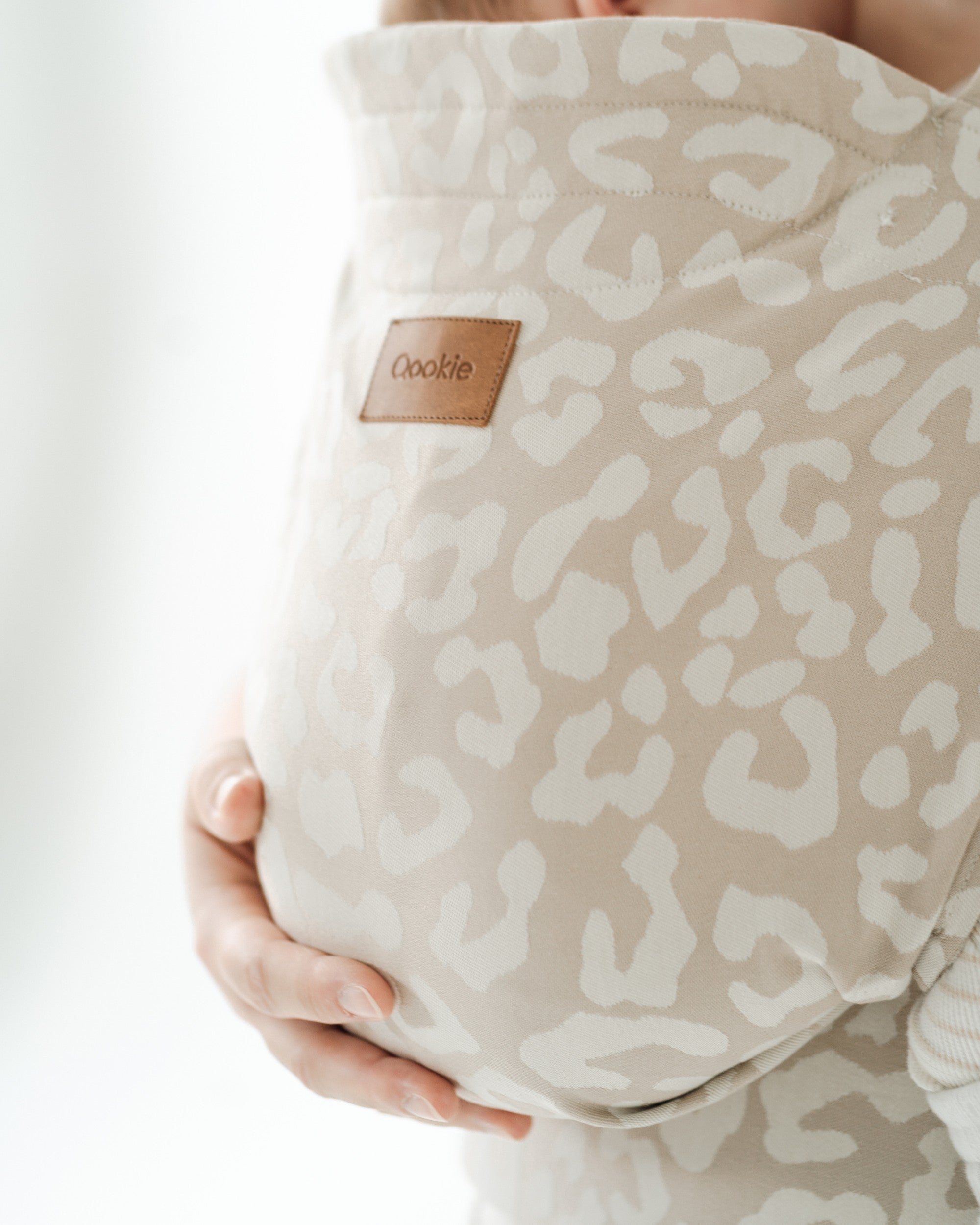 Qookie Vario - Full Buckle Baby Carrier - Leo Beige