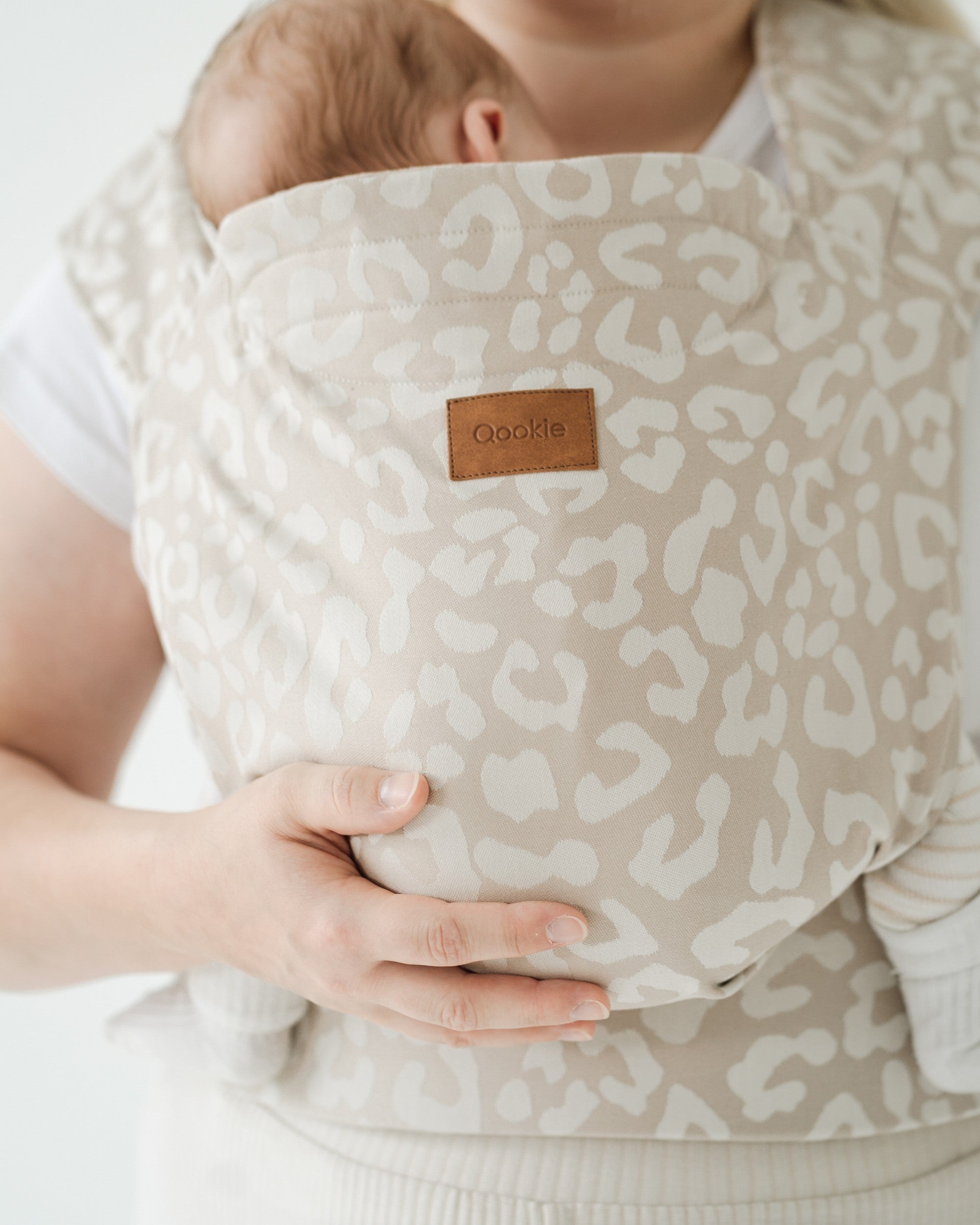 Qookie Vario - Full Buckle Baby Carrier - Leo Beige